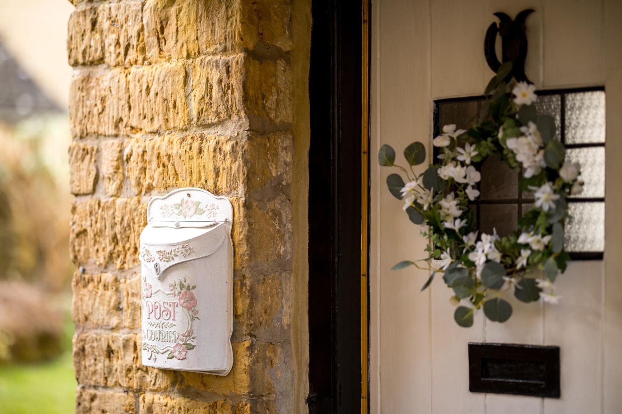 Bourton Scandi Chic Authentic Cottage Exterior foto